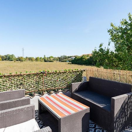 Appart Aux Portes De La Camargue Manduel Екстер'єр фото